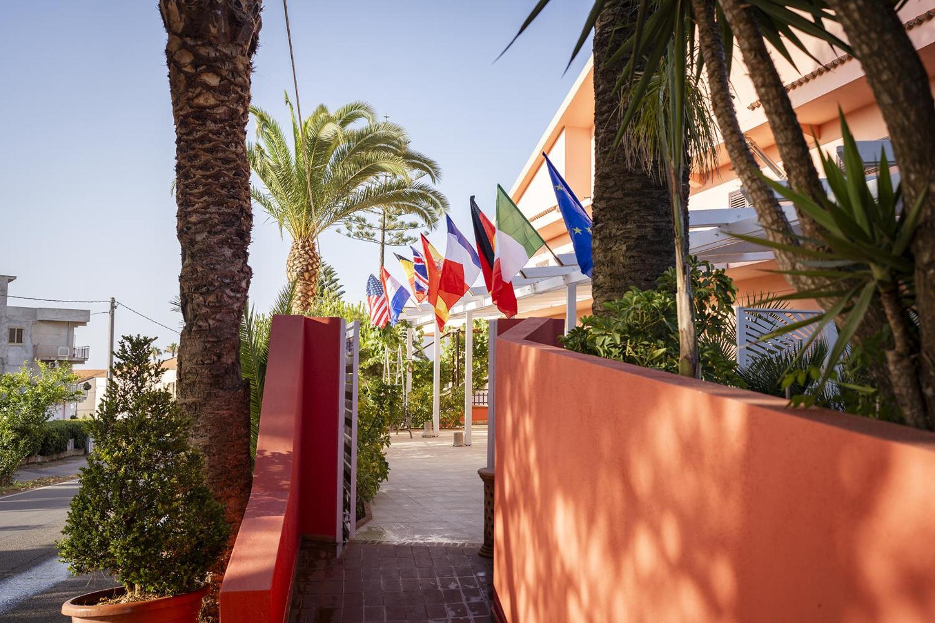 Hotel Ristorante Le Rose Бриатико Екстериор снимка
